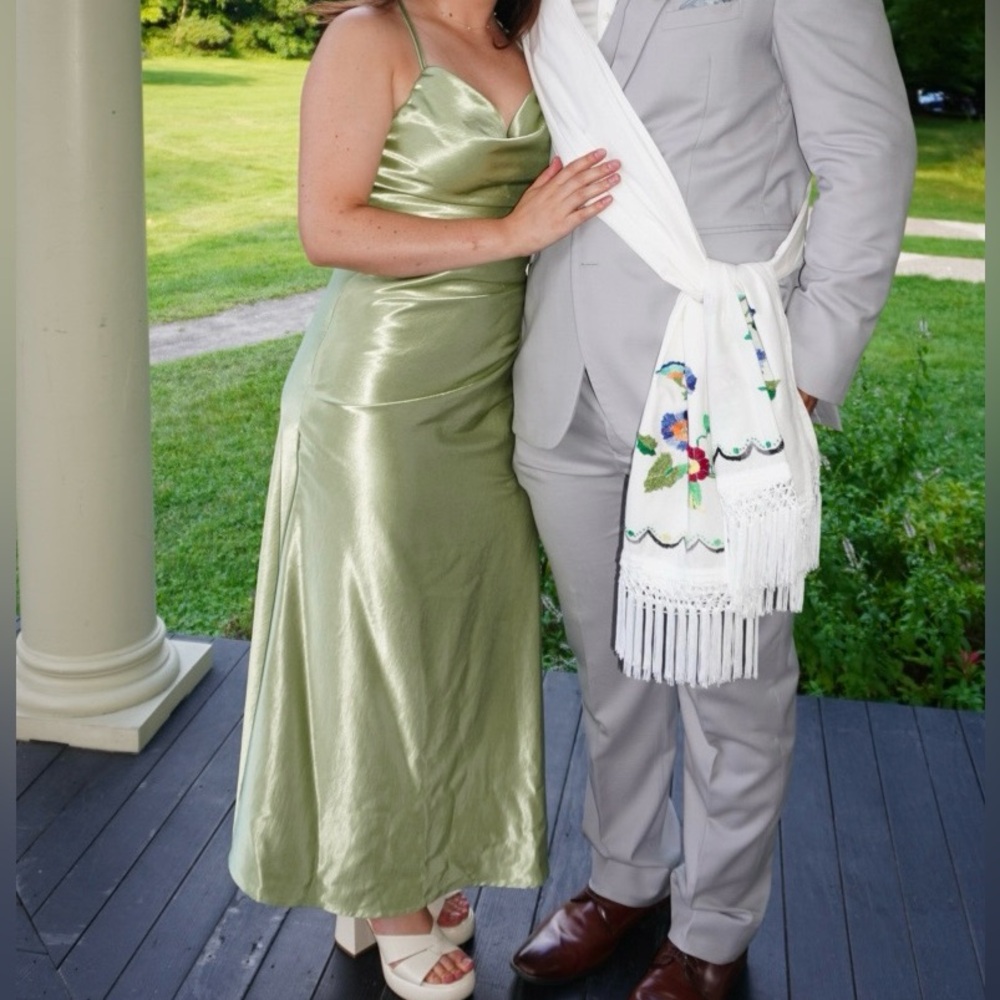 Elegant Green Floor-Length Dress